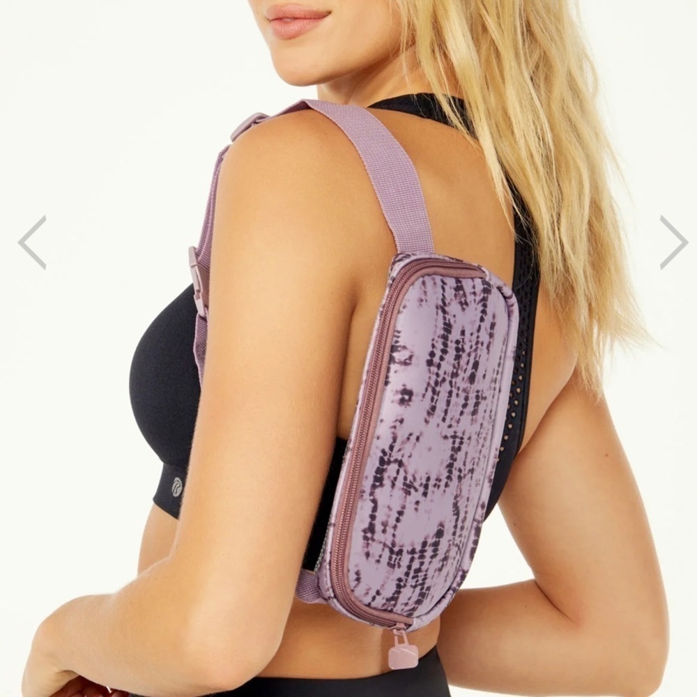 Marika on the run belt bag in elderberry snake color, new